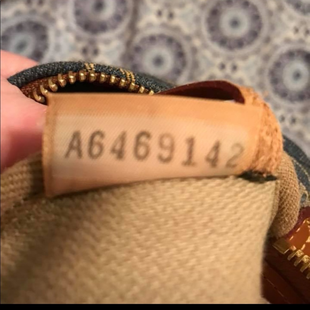 Dooney and bourke - Picture 3 of 3